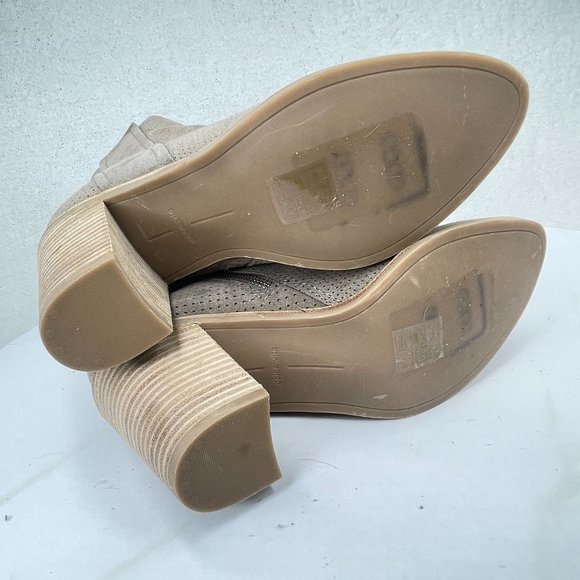 NWT DOLCE VITA Womens 10 Beige Perforated Ankle Boots Stacked Heels Side Zip Up - Picture 8 of 10